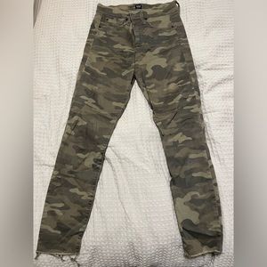 Gap Green Camo Printed Size 26 True Skinny Jeans